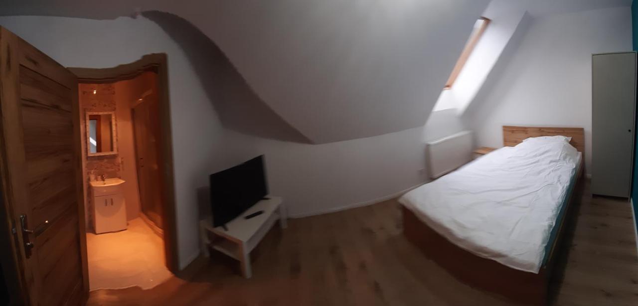 Sosnowy Dworek Sabat Farm stay *